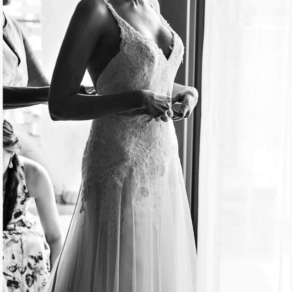 Alvina Valenta Wedding Gown (size 4) - Picture 10 of 11